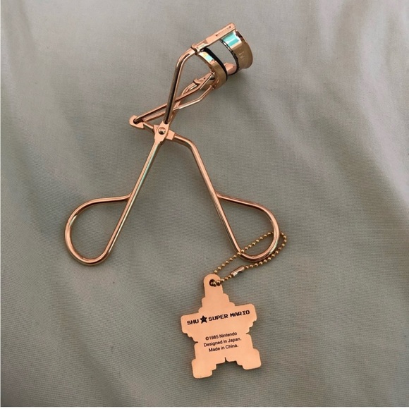 Shu Uemura x Super Mario curler - Picture 2 of 2